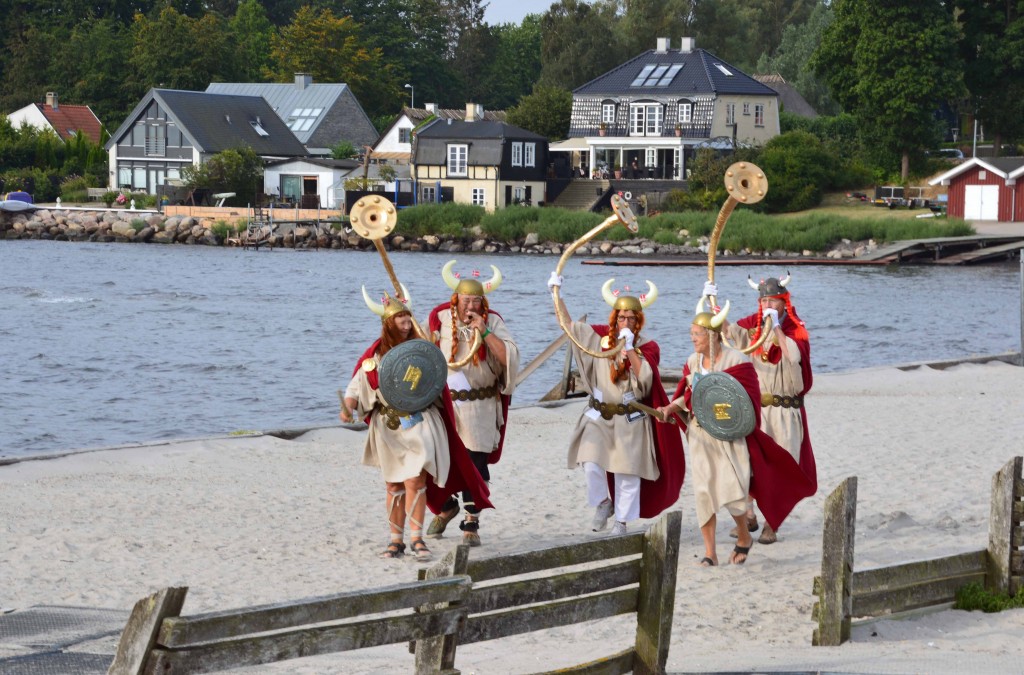 Lurendrejerne rydder stranden. Foto. Jesper Alstrøm.